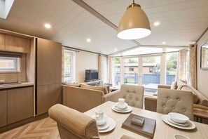 House | 2 bedrooms, Internet - Host Stay Field View Lodge (York)