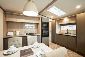 2 bedrooms, Internet - Host Stay Field View Lodge (York)