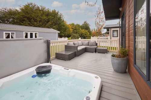 Host Stay Bluebell Lodge