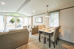 House | 2 bedrooms, desk, Internet - Host Stay Falconers Lodge (York)