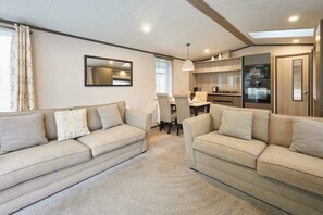 House | 2 bedrooms, desk, Internet - Host Stay Falconers Lodge (York)