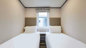 House | 2 bedrooms, desk, Internet