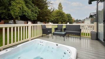 House | 2 bedrooms, desk, Internet