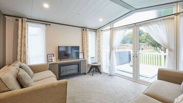 House | 2 bedrooms, desk, Internet