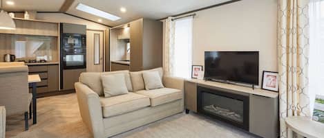 Casa | 2 camere, una scrivania, Internet