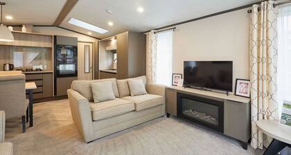 Host Stay Falconers Lodge