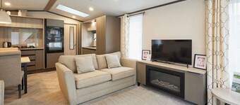 Host Stay Falconers Lodge