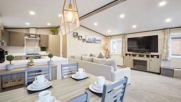 House | 2 bedrooms, desk, Internet