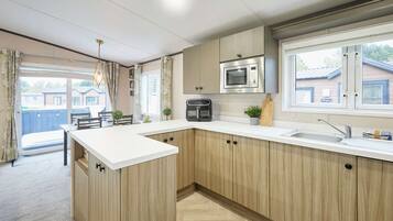 House | 2 bedrooms, desk, Internet