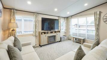 House | 2 bedrooms, desk, Internet