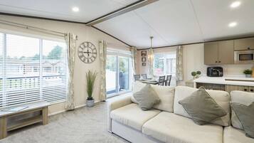 House | 2 bedrooms, desk, Internet