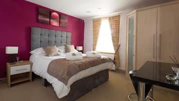 Iron/ironing board, WiFi, bed sheets