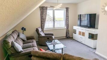 Fernseher, Bücher, Stereoanlage