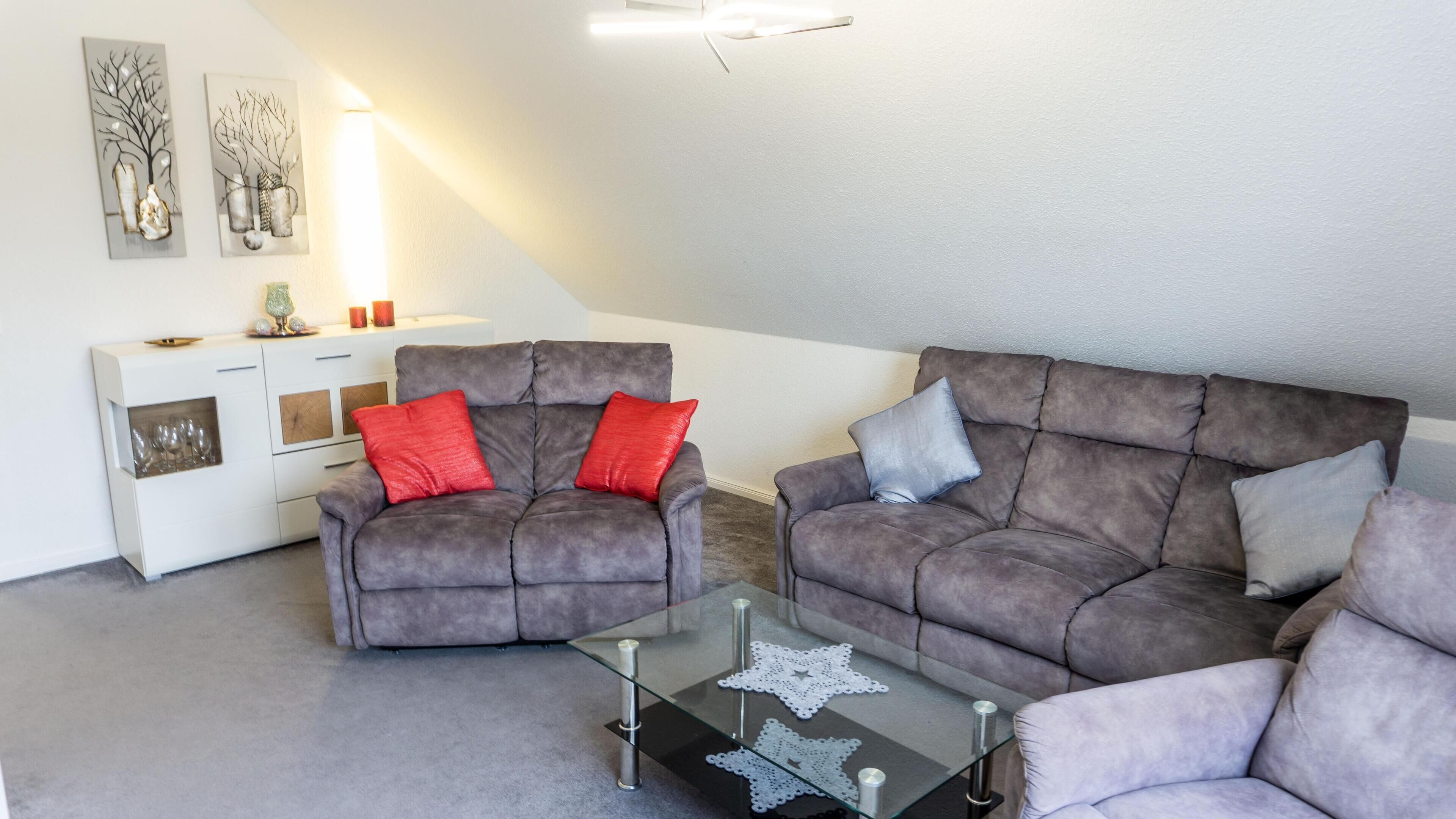 Fernseher, Bücher, Stereoanlage