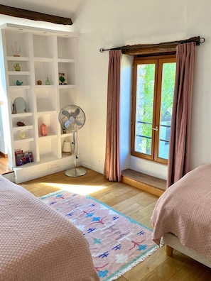 3 bedrooms, WiFi, bed sheets
