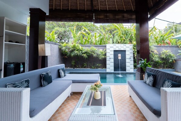 Comfort villa, patio, uitzicht op binnenplaats | Woonruimte