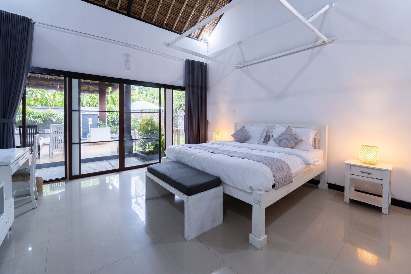 Villa Confort, patio, vista al patio | Servicios de la habitación