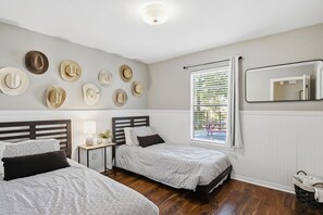 House, 2 Bedrooms | 2 bedrooms, laptop workspace, free WiFi - Howdy Hang Out - Cozy, Cute And Comfortable House! 2 Bedroom Home (Bryan)