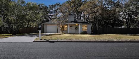 House, 2 Bedrooms | Exterior