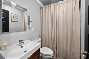 Nhà, 2 phòng ngủ | Phòng tắm