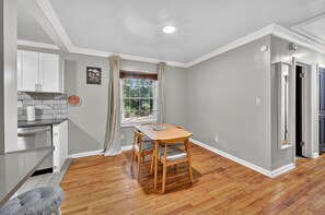 Nhà, 2 phòng ngủ | Khu ăn uống