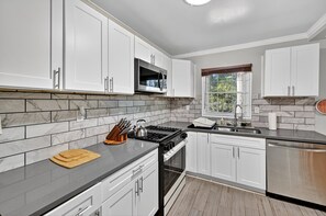 Casa, 2 habitaciones | Cocina privada | Refrigerador 