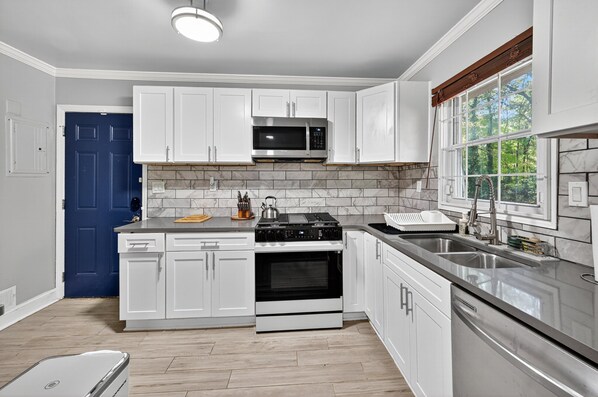 House, 2 Bedrooms | Private kitchen | Fridge - Charming East Atlanta Oasis Meets City Vibe 2 Bedroom Home (Atlanta)