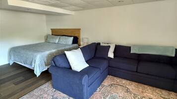 House, 4 Bedrooms | Living area | Smart TV