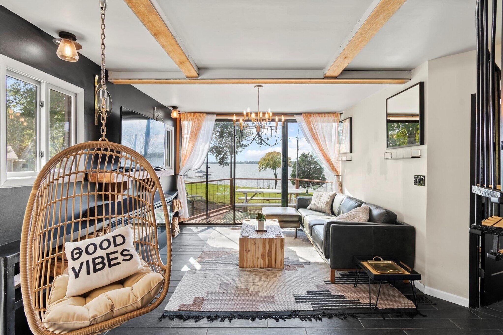 House, 3 Bedrooms | Living area | Smart TV, streaming services