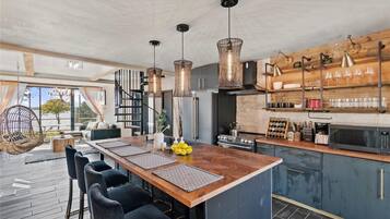 House, 3 Bedrooms | Private kitchen | Fridge, oven, electric kettle, toaster