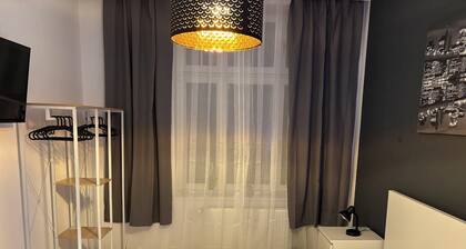 Modern eingerichtete 3 Zimmer Wohnung Blick auf den Park Balkon und Aufzug