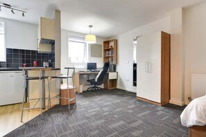 Private kitchen - Student Spacious Studio at Islington II (London)