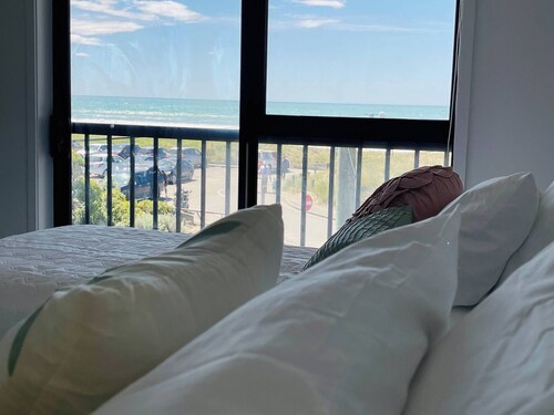 Room-new Brighton Beachfront Unit