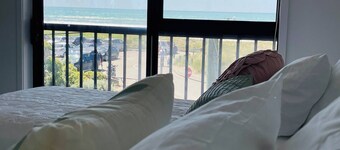Room-new Brighton Beachfront Unit