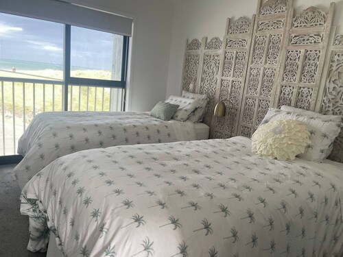 Room-new Brighton Beachfront Unit