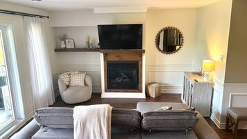 TV, fireplace
