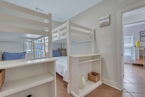 3 bedrooms, iron/ironing board, free WiFi, bed sheets - Oceanview B/Huge 3 BD/2BA/Private Parking/Close to Beach/Shopping/Restaurants (Tybee Island)