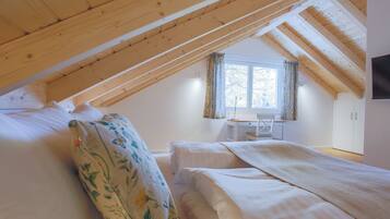 2 bedrooms, desk, iron/ironing board, free WiFi