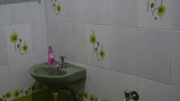 Standard Double Room | Bathroom | Shower, toilet paper