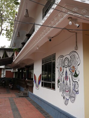 واجهة المنشأة