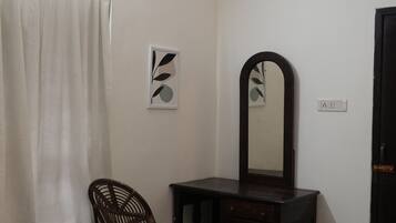 Chambre Double Deluxe | Décoration personnalisée, ameublement personnalisé, bureau