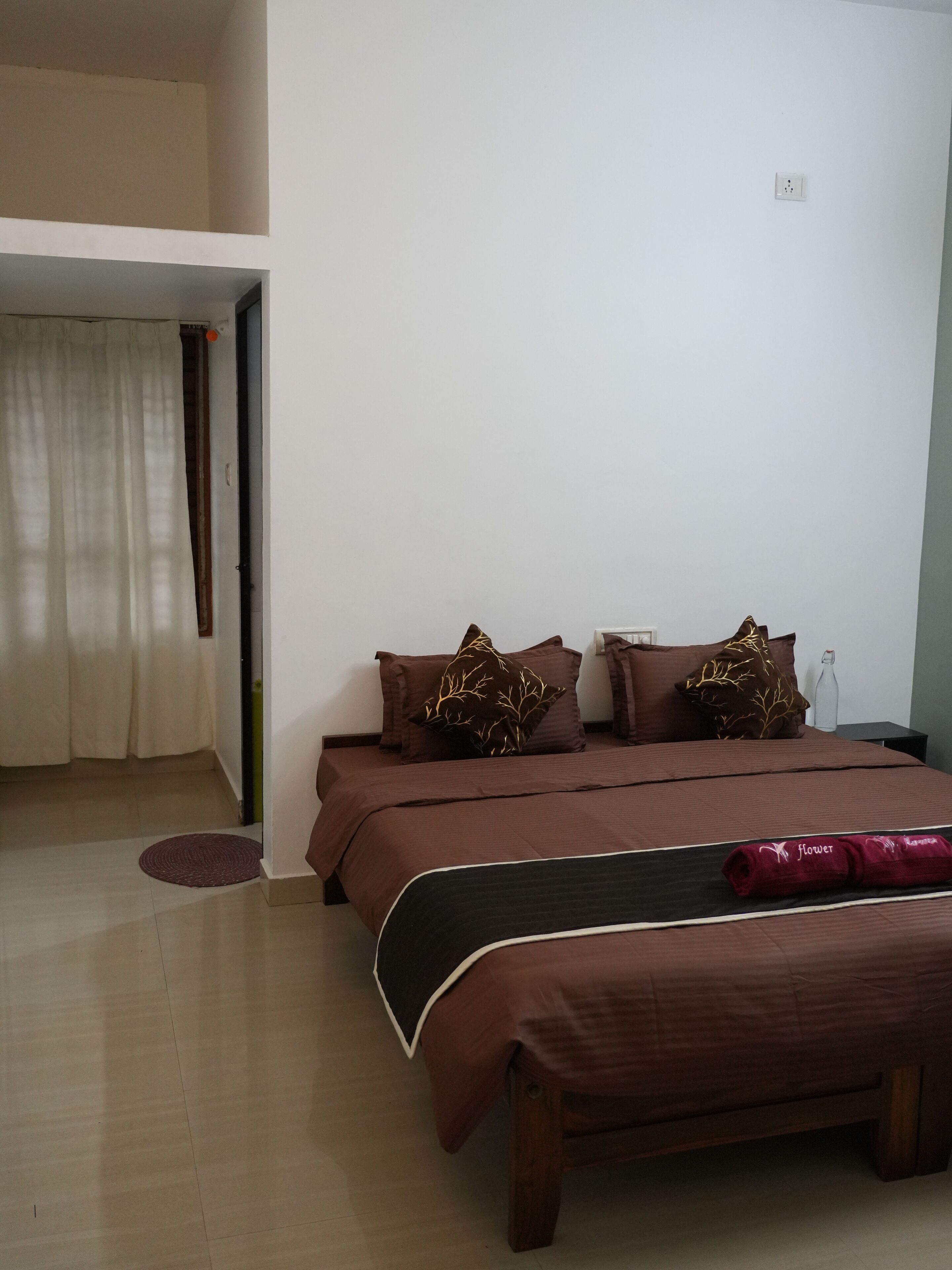 Chambre Double Standard | Décoration personnalisée, ameublement personnalisé, bureau