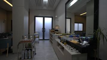 Az árban foglalt svédasztalos reggeli mindennap