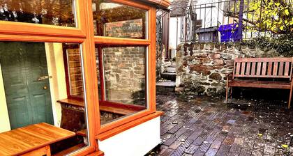 Gorgeous Cottage in Stoke-on-Trent's "village in the city" - Penkhull