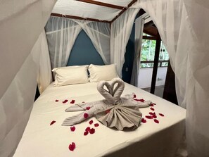 Cortinas blackout, tabla de planchar con plancha y wifi gratis