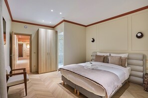 A bedroom with a bed, a chair, and a wardrobe. - Superb AC  Apartment Center of Paris Le Marais (Paris)