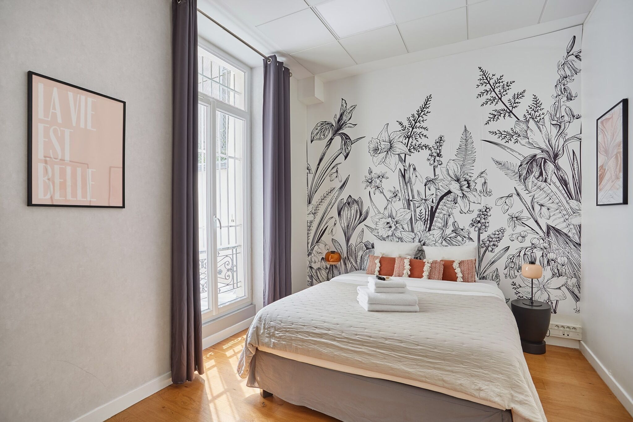 3 bedrooms, desk, iron/ironing board, internet