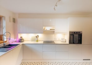 Réfrigérateur, micro-ondes, four, lave-vaisselle