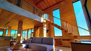 Smart TV y chimenea 
