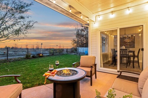 Modern Family Home | Sauna, Fire Pit, Swings & Access to Pools & Parks